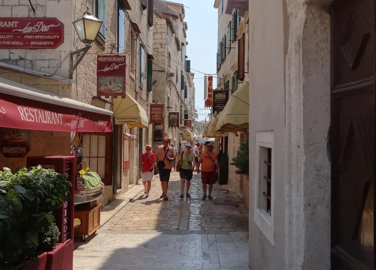 Apartments Zora Trogir 0*,