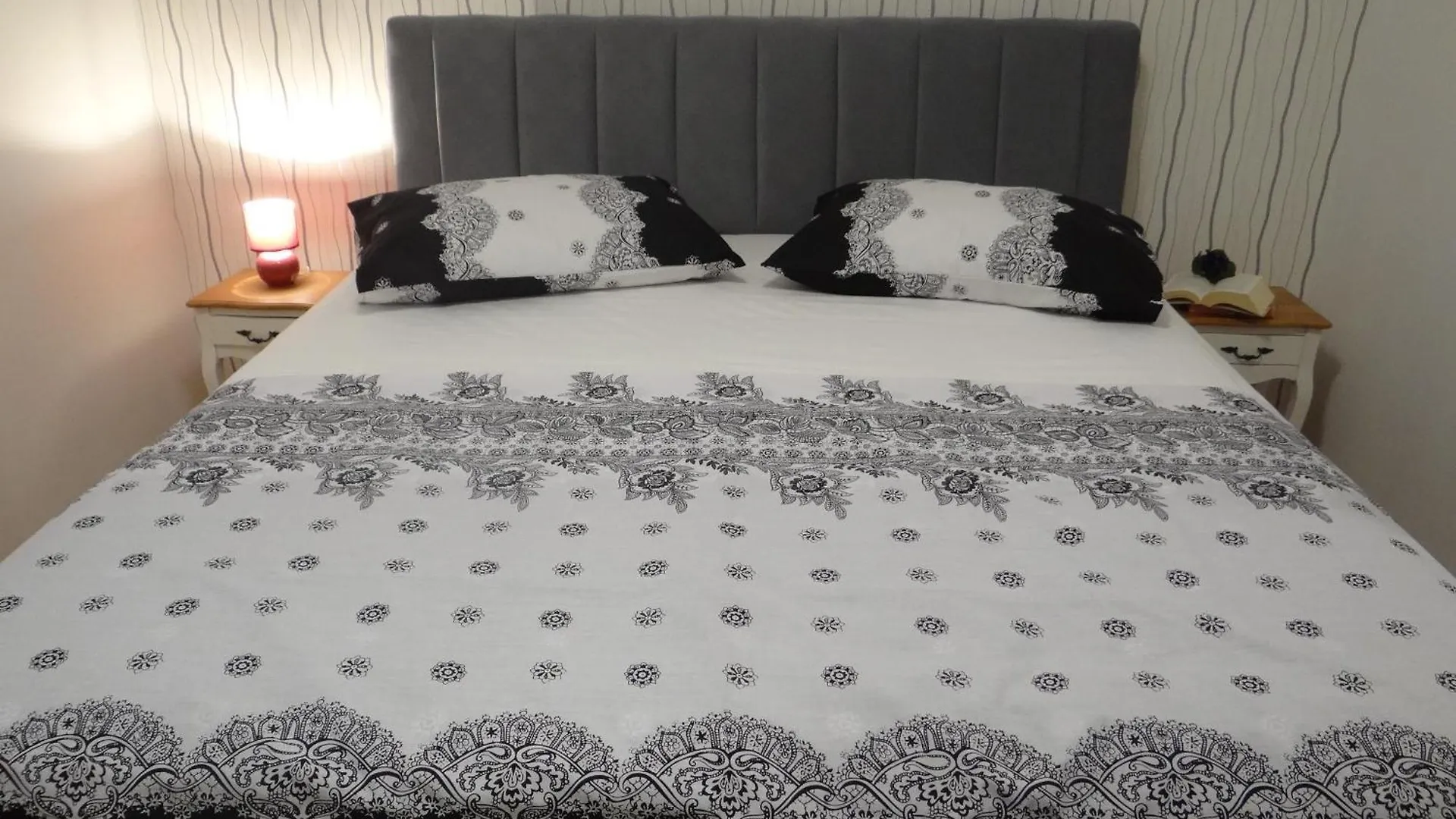 Apartments Zora تروغير