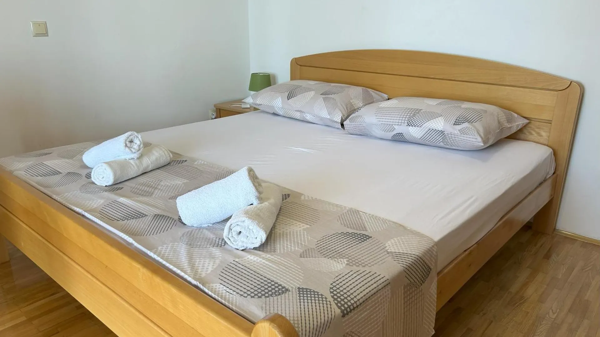 Apartments Zora تروغير